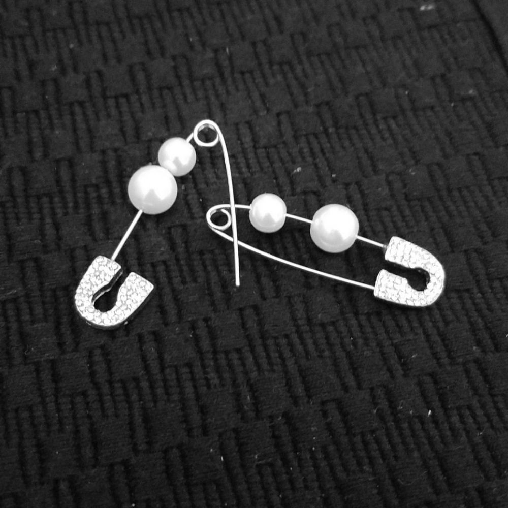 Safety pin pearl earrings